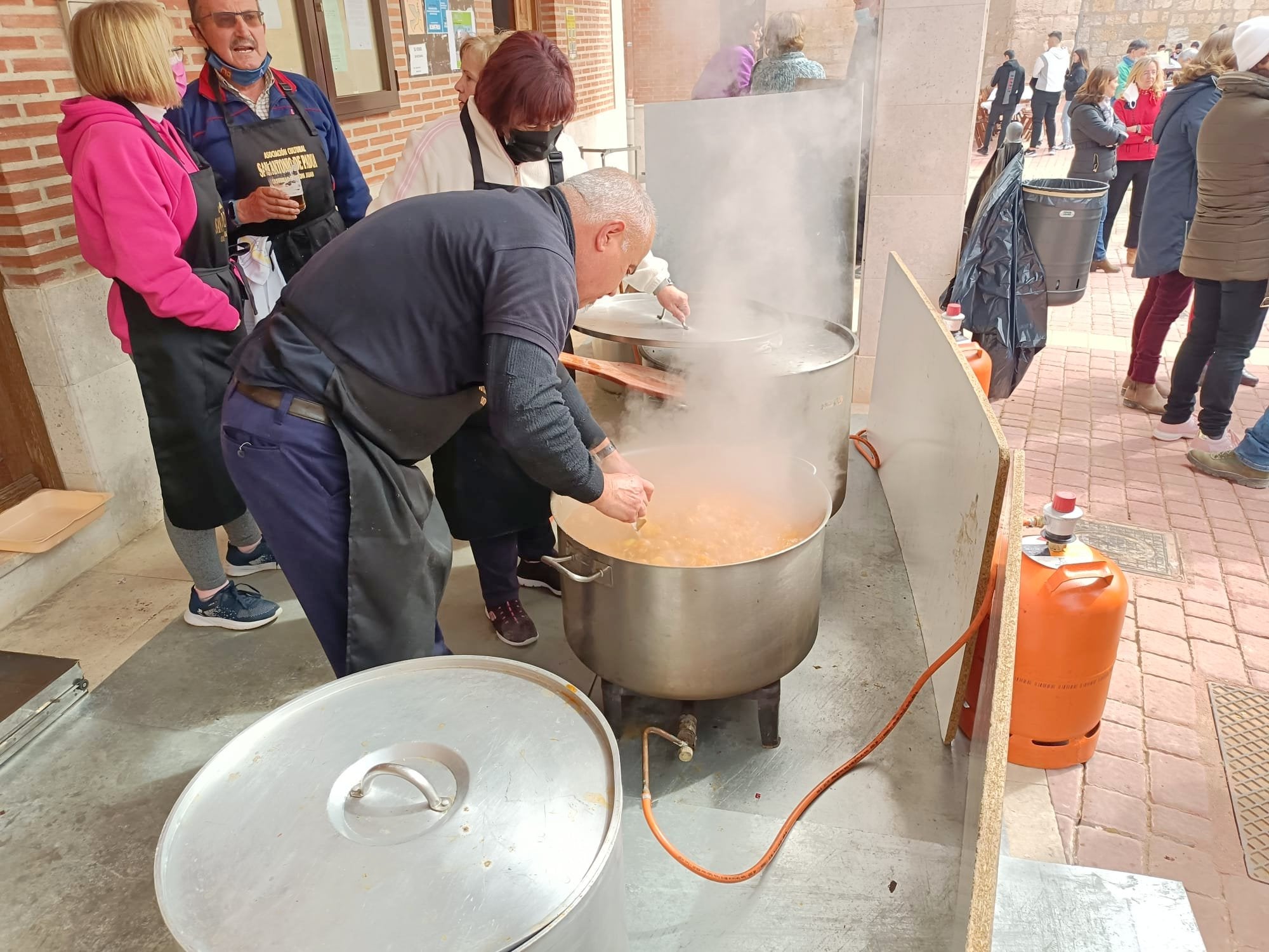 Castrillo de Don Juan celebró la Fiesta de la Matanza con más de 350 comensales