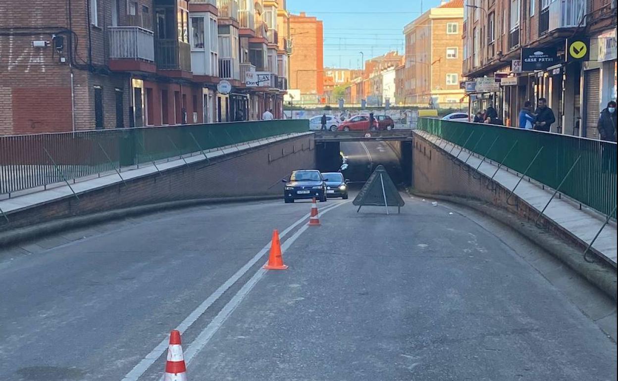 Los vehículos circulan ya hacia el centro desde Pajarillos por el túnel de Vadillos. 