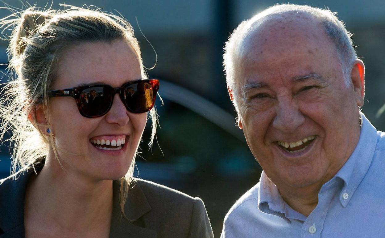 Marta Ortega, segunda fortuna más cuantiosa de España, junto a su padre Amancio Ortega, el hombre más rico del país.