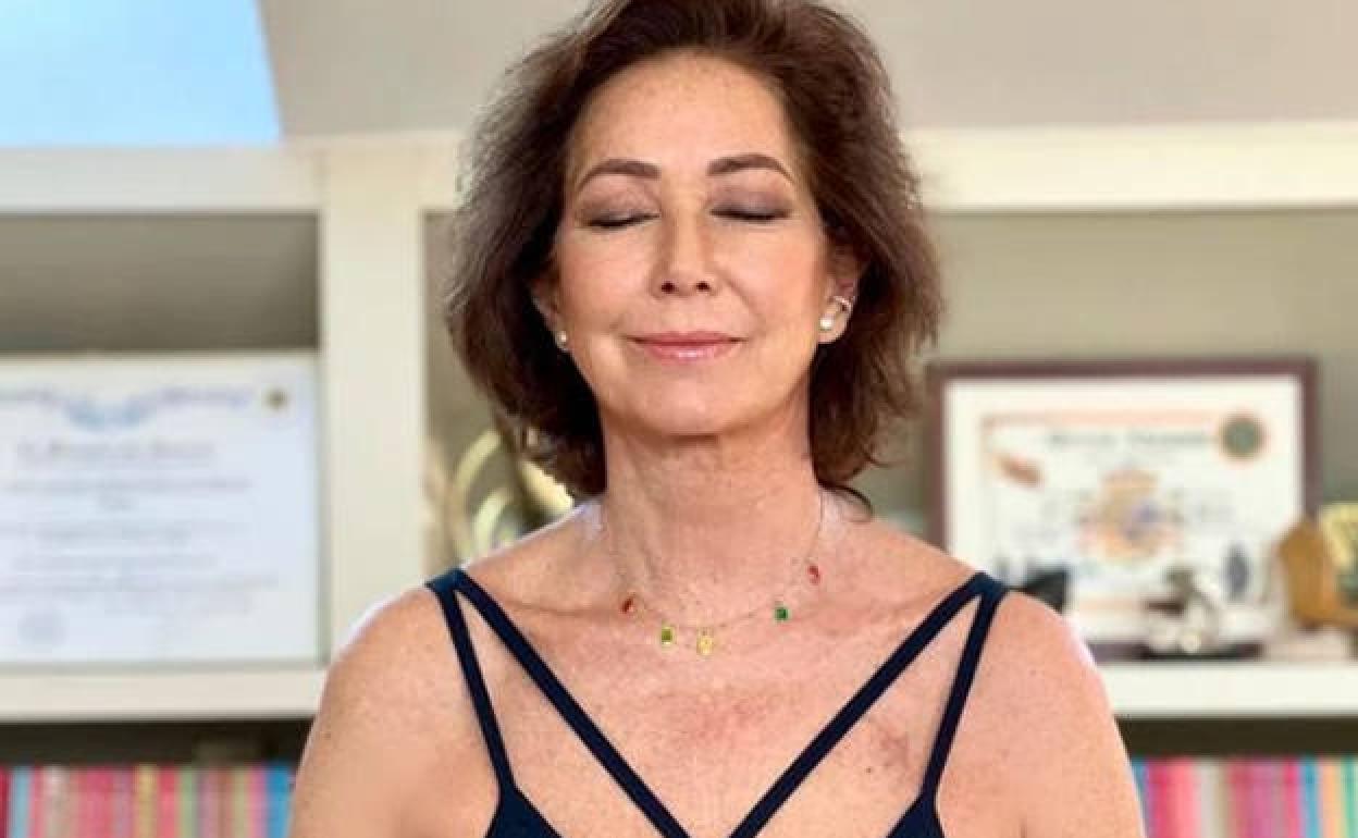 Ana Rosa Quintana practicando yoga. 