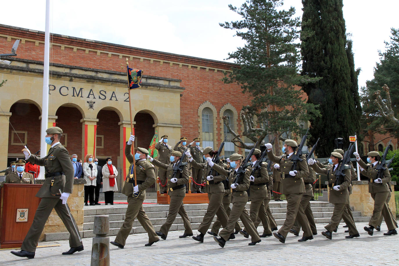 Un momento del desfile de la unidad durante el acto militar de la entrega de mando del PCMASA-2. 