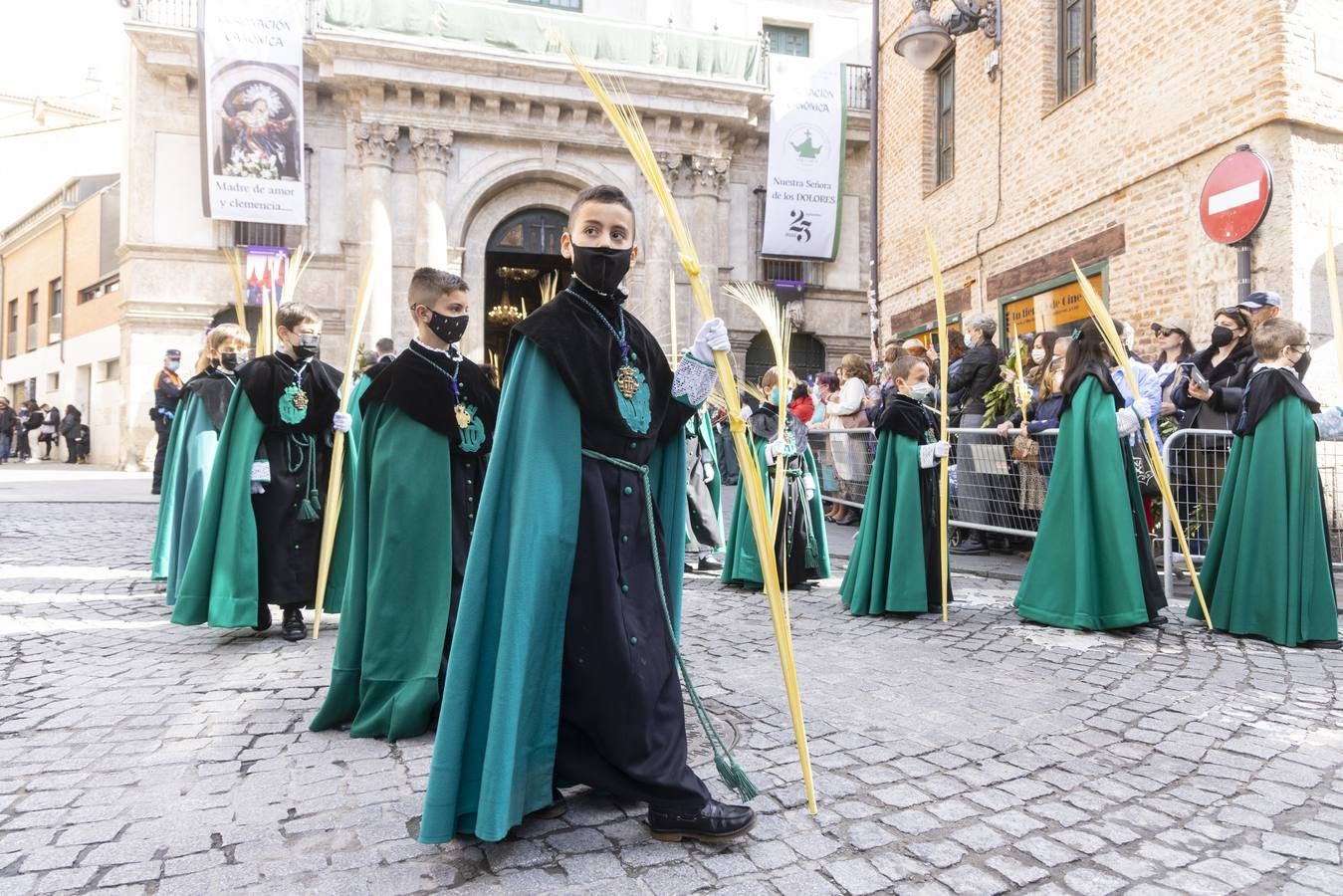 La procesión de La Borriquilla a su paso por las calles de Valladolid. 