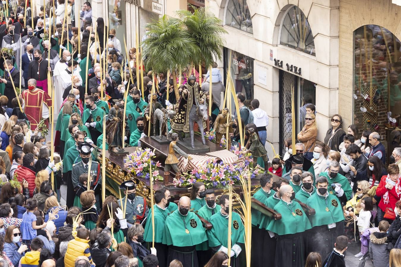 La procesión de La Borriquilla a su paso por las calles de Valladolid. 