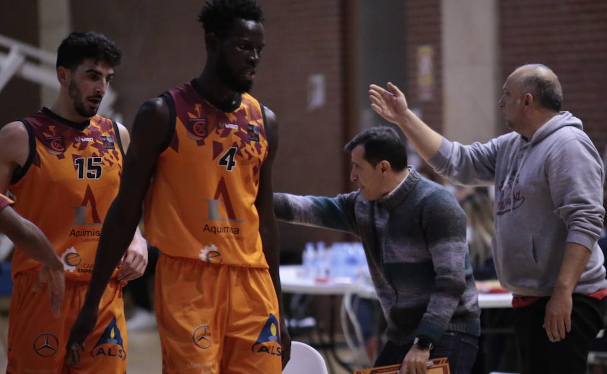 El Aquimisa Carbajosa no puede con el Hereda Club Ourense y desciende a la Liga EBA