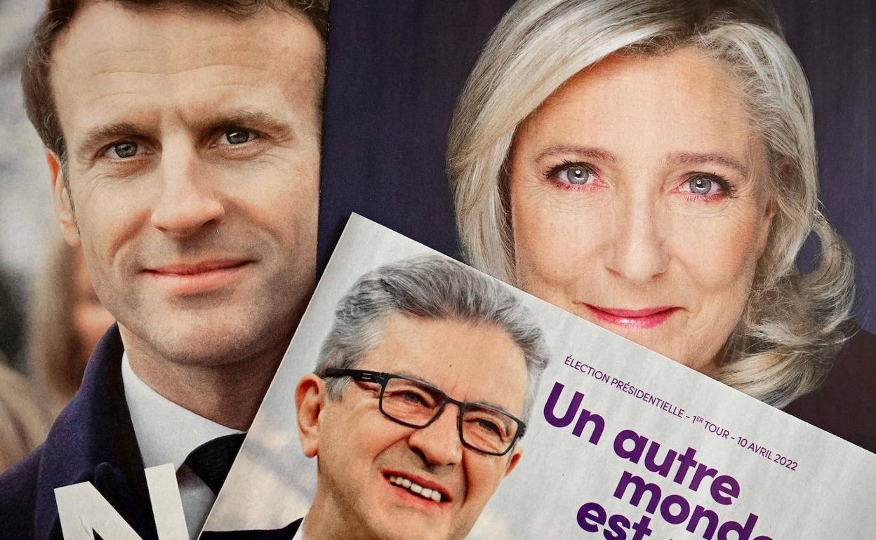 Carteles con imágenes de los candidatos franceses.