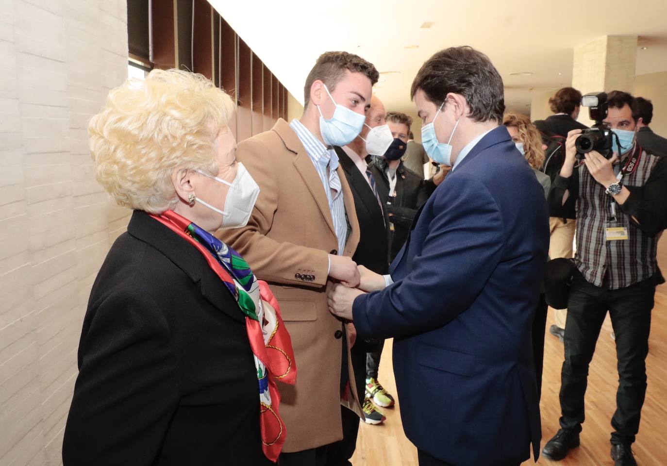 Fotos: Invitados al pleno de investidura de Alfonso Fernández Mañueco en las Cortes de Castilla y León