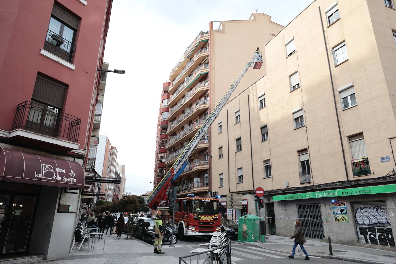 Fotos: Caída de cascotes en la calle Panaderos de Valladolid