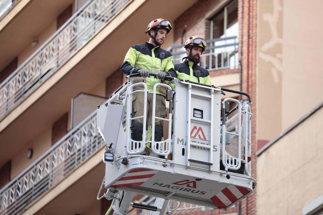 Fotos: Caída de cascotes en la calle Panaderos de Valladolid