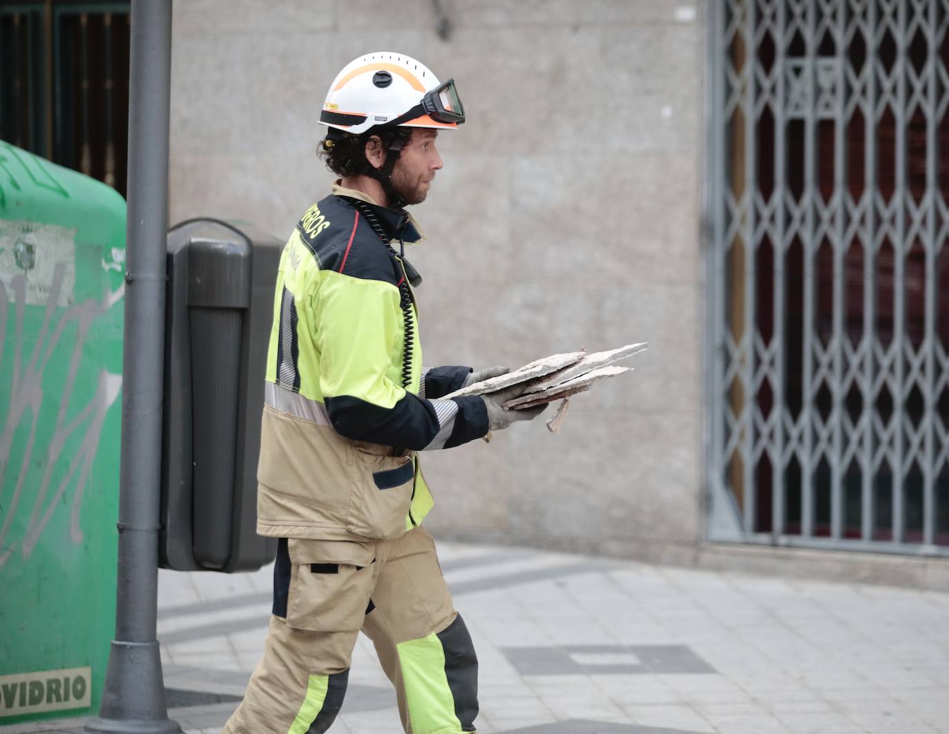 Fotos: Caída de cascotes en la calle Panaderos de Valladolid