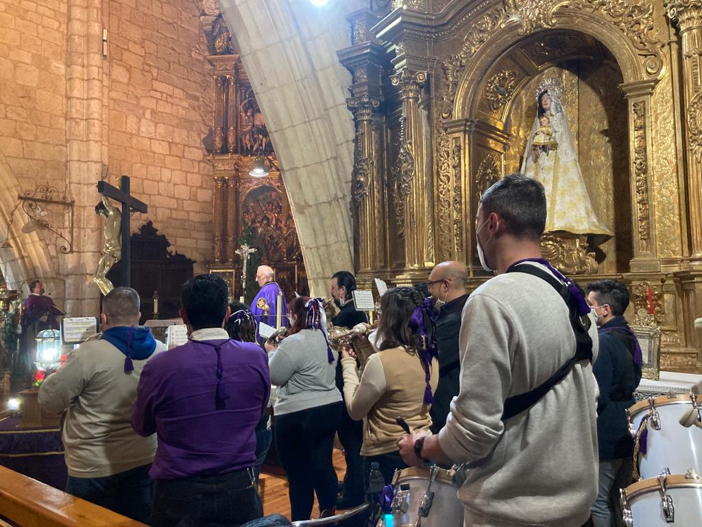 Fotos: Procesión de Lunes Santo en Torrelobatón en el interior de la iglesia (1/4)