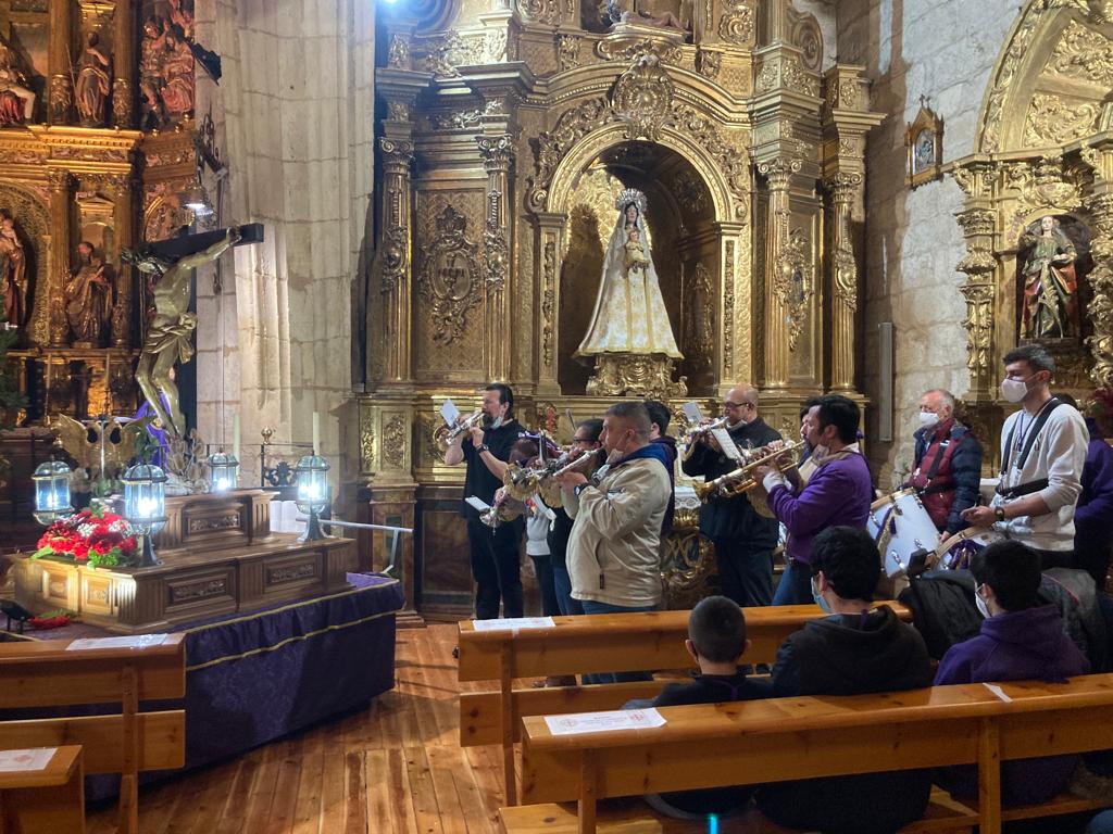 Fotos: Procesión de Lunes Santo en Torrelobatón en el interior de la iglesia (1/4)