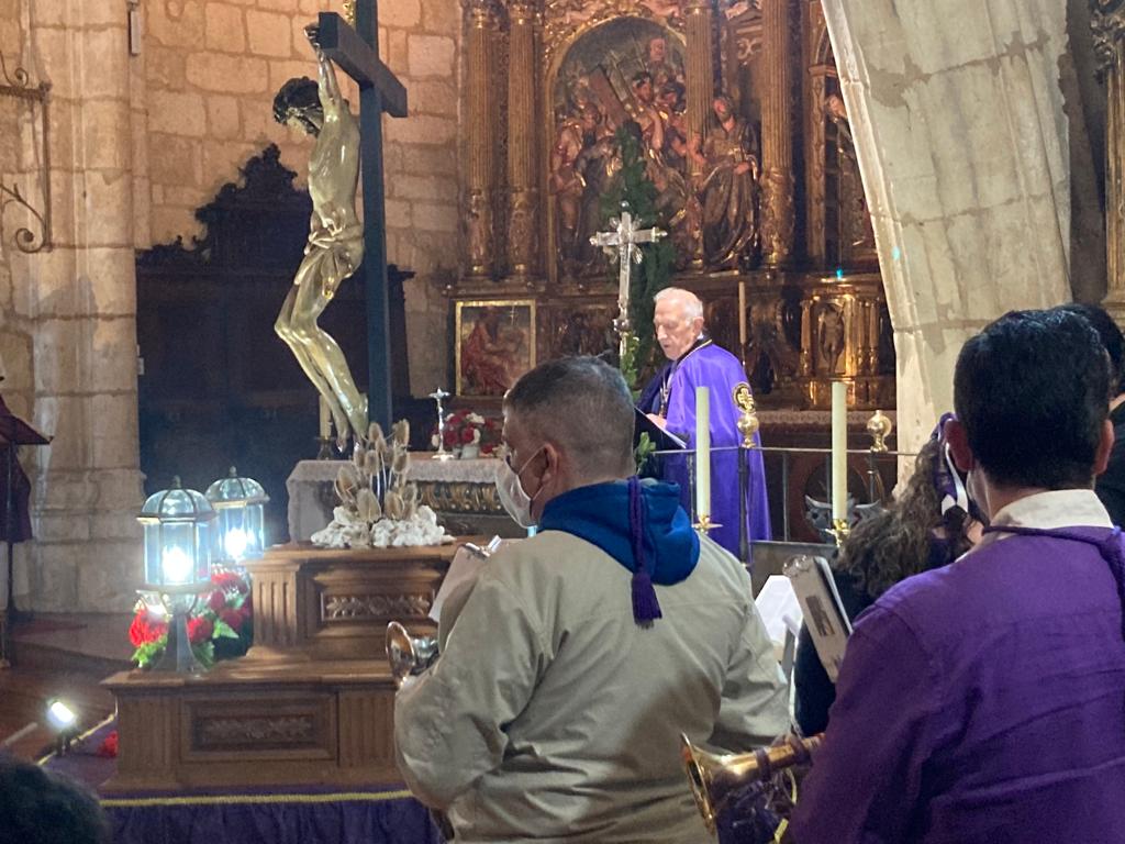 Fotos: Procesión de Lunes Santo en Torrelobatón en el interior de la iglesia (1/4)