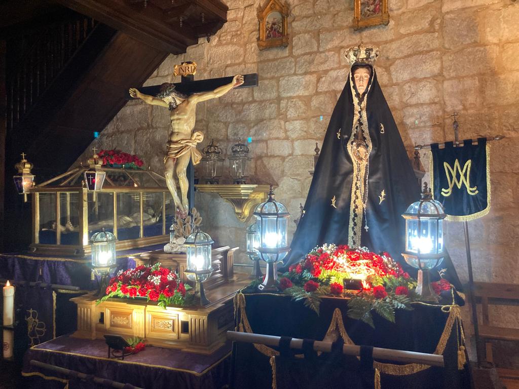 Fotos: Procesión de Lunes Santo en Torrelobatón en el interior de la iglesia (1/4)