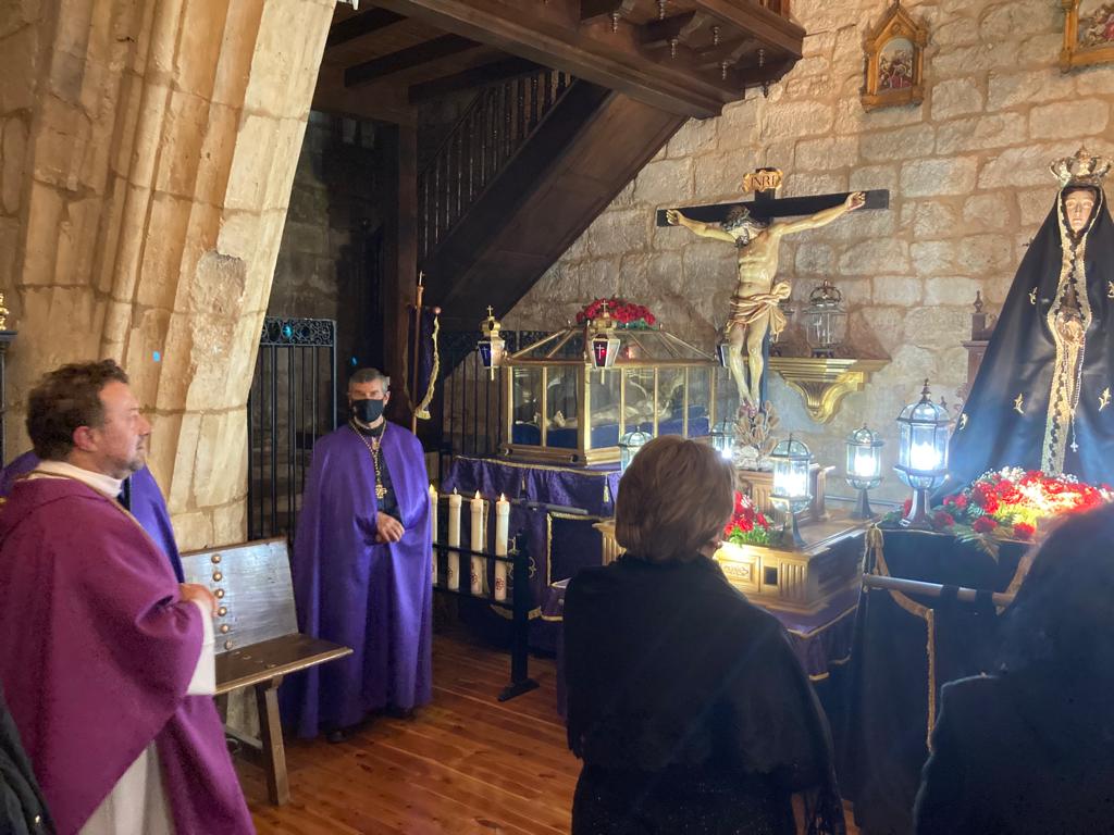 Fotos: Procesión de Lunes Santo en Torrelobatón en el interior de la iglesia (1/4)