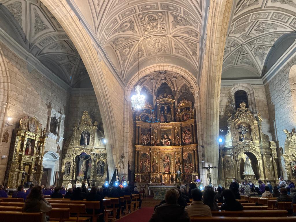 Fotos: Procesión de Lunes Santo en Torrelobatón en el interior de la iglesia (2/3)