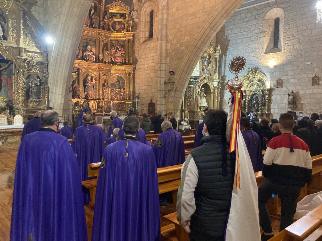 Fotos: Procesión de Lunes Santo en Torrelobatón en el interior de la iglesia (2/3)