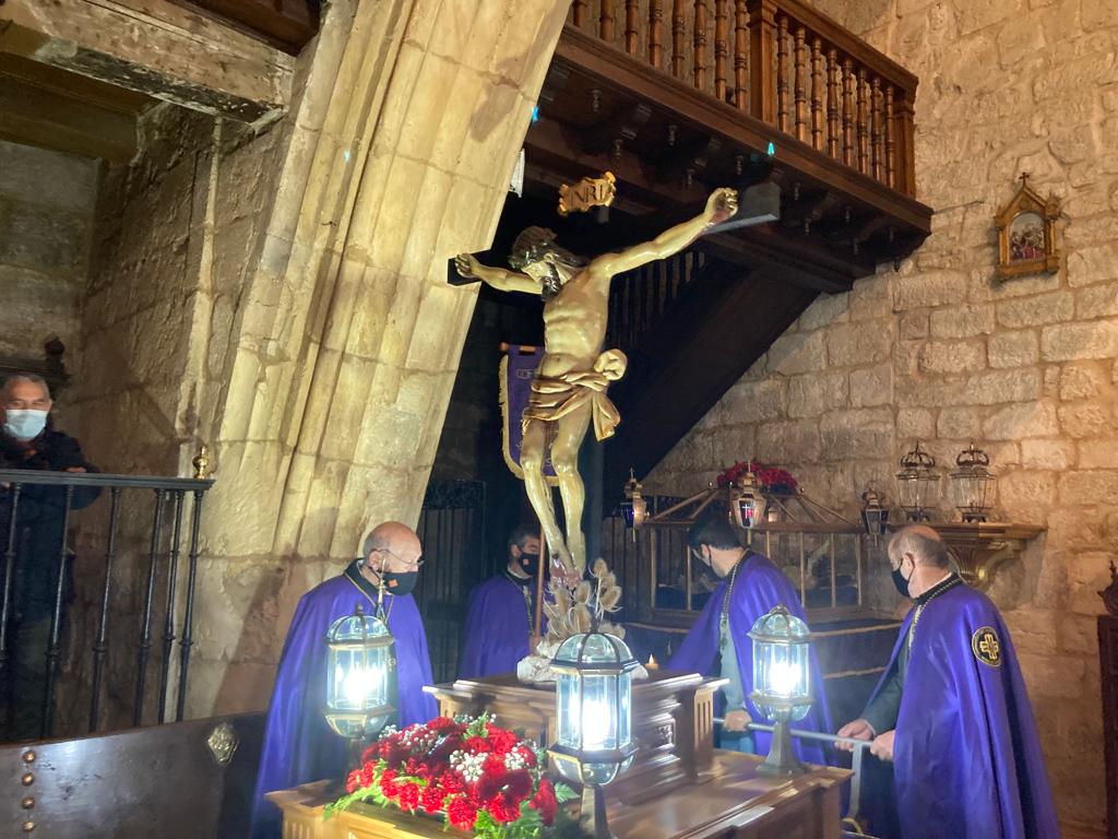 Fotos: Procesión de Lunes Santo en Torrelobatón en el interior de la iglesia (2/3)