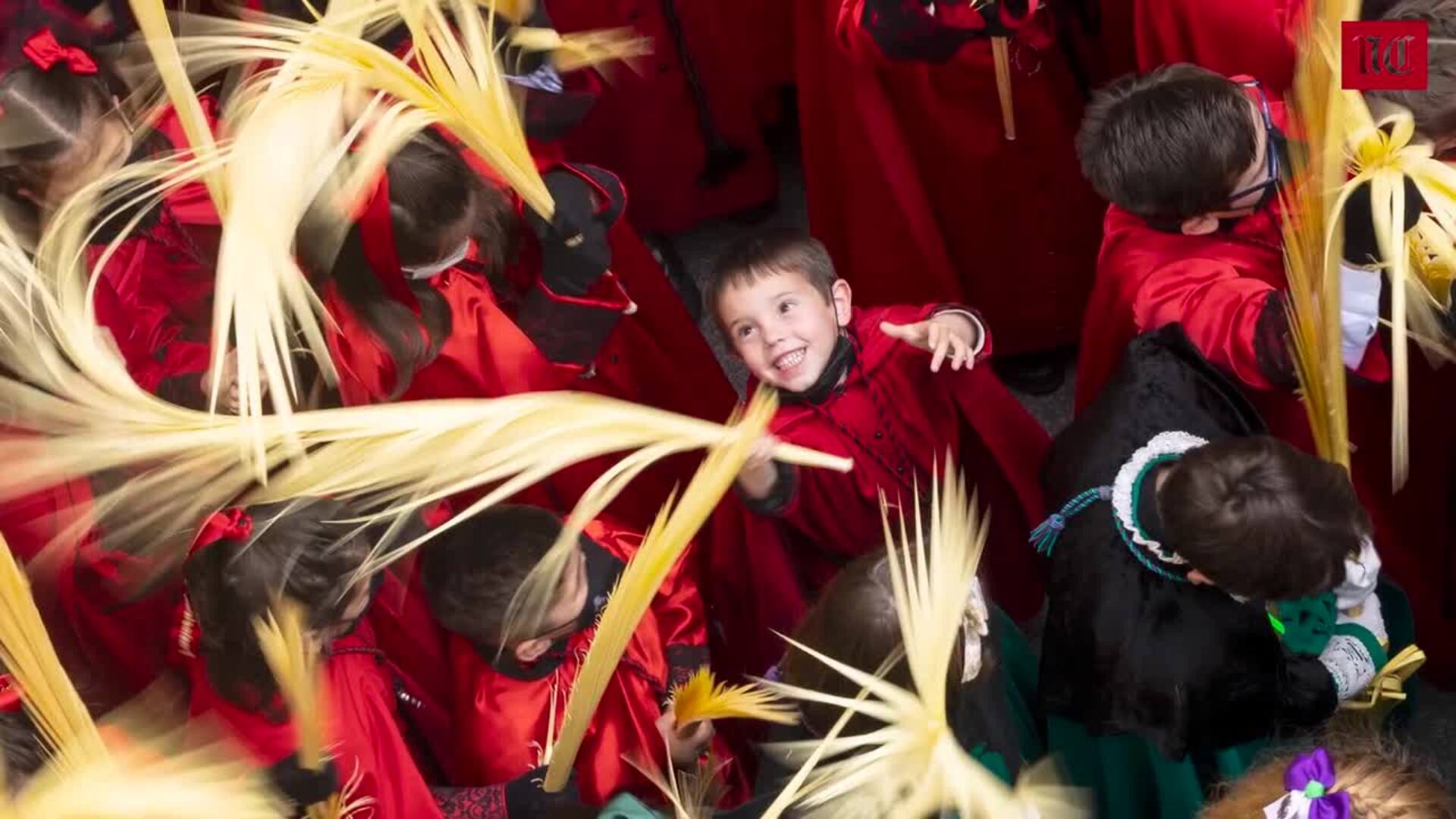 Así viven los niños ser cofrade en la Semana Santa de Valladolid