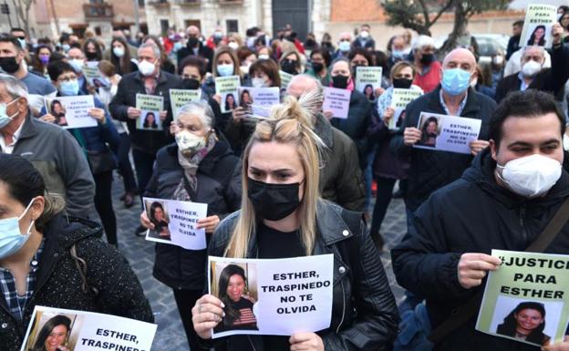 Concentración para pedir justicia en la Plaza Mayor de Traspinedo. 