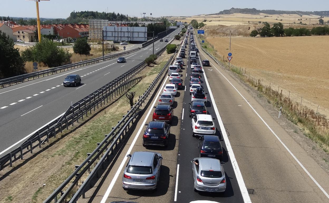 Imagen de archivo de retenciones en la A-62, desde Arroyo hacia Simancas. 