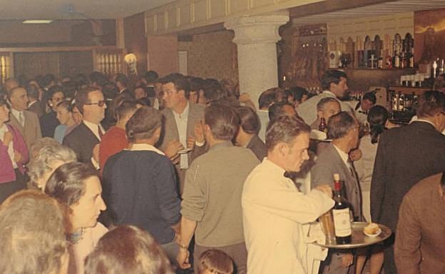 Inauguración del bar del hotel en 1969.