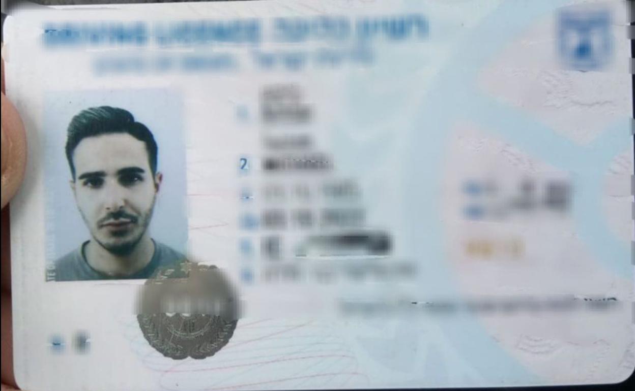 El falso documento de identidad donde el timador de Tinder afirma ser Michael Biton.