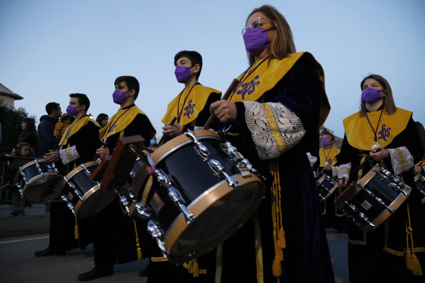 Fotos: Peñafiel se vuelca con la procesión de Nuestro Padre Jesús Nazareno