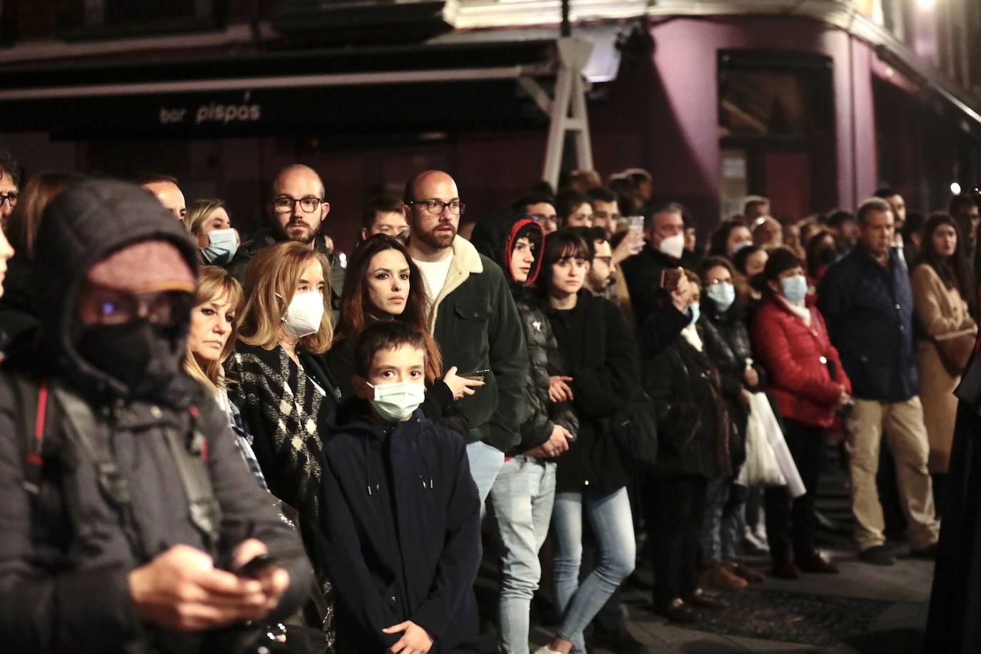 Fotos: Procesión de la Piedad por las calles de Valladolid