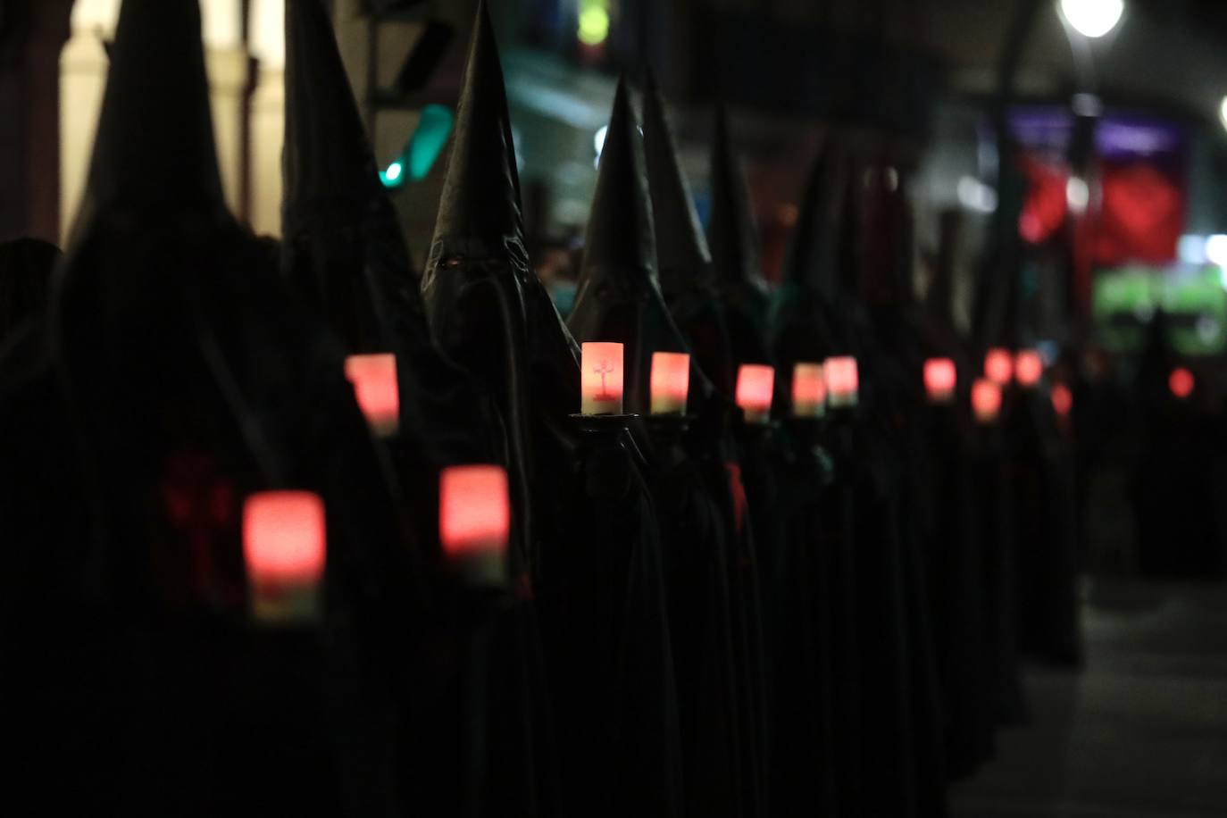 Fotos: Procesión de la Piedad por las calles de Valladolid