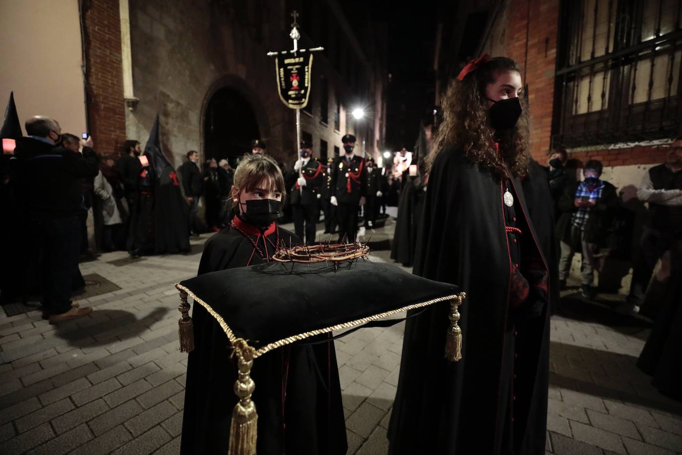Fotos: Procesión de la Piedad por las calles de Valladolid