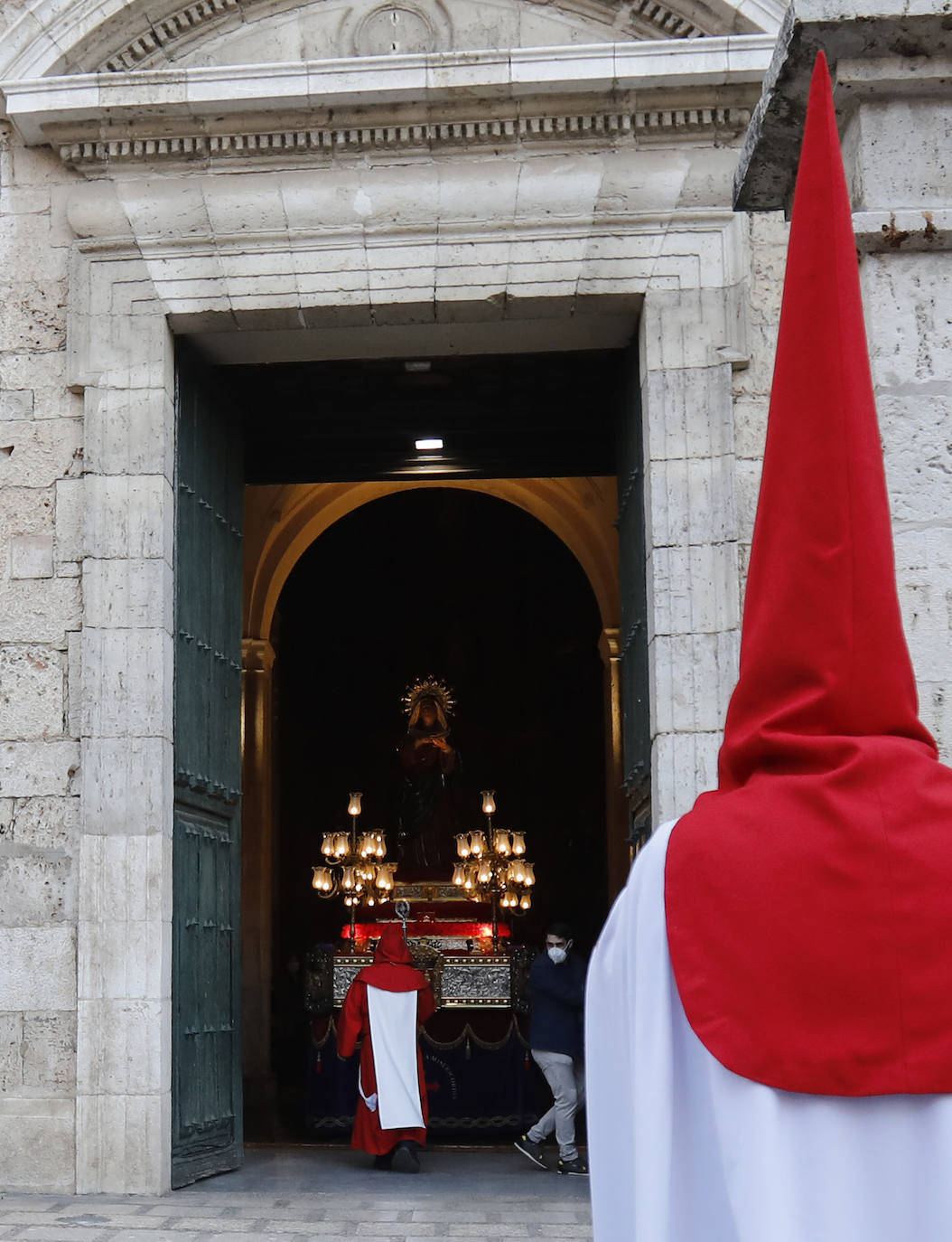 Fotos: Vía Crucis penitencial ante la Catedral de Palencia