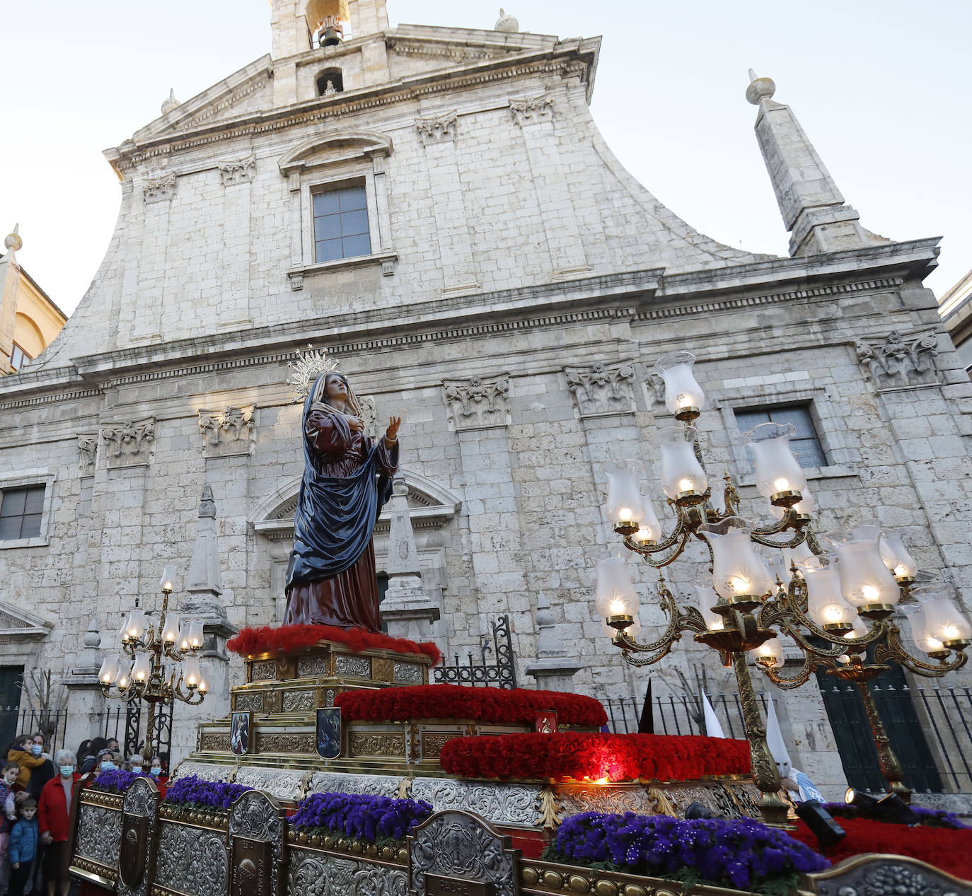 Fotos: Vía Crucis penitencial ante la Catedral de Palencia