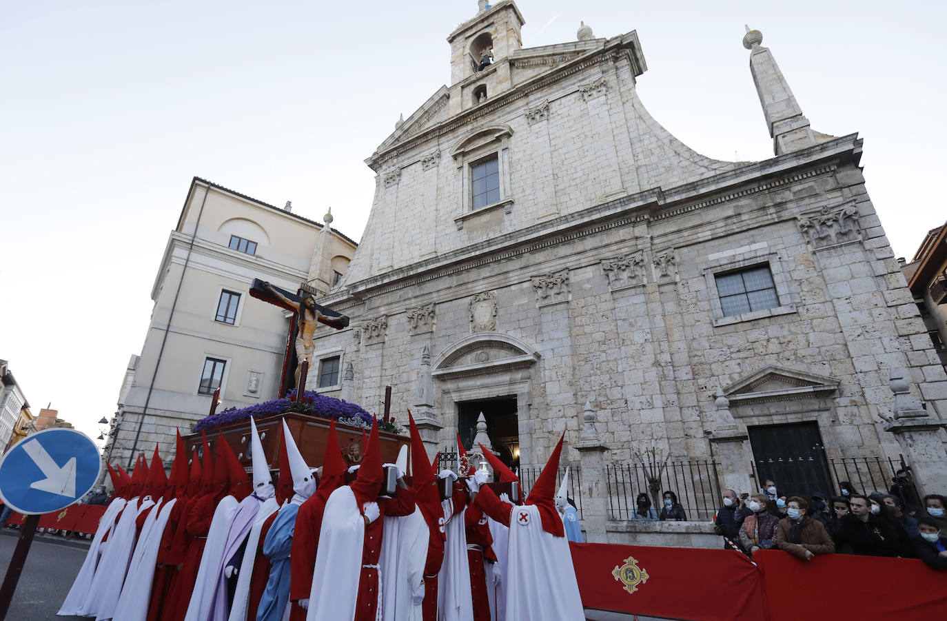 Fotos: Vía Crucis penitencial ante la Catedral de Palencia