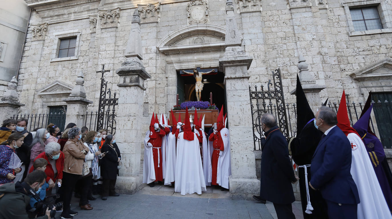 Fotos: Vía Crucis penitencial ante la Catedral de Palencia