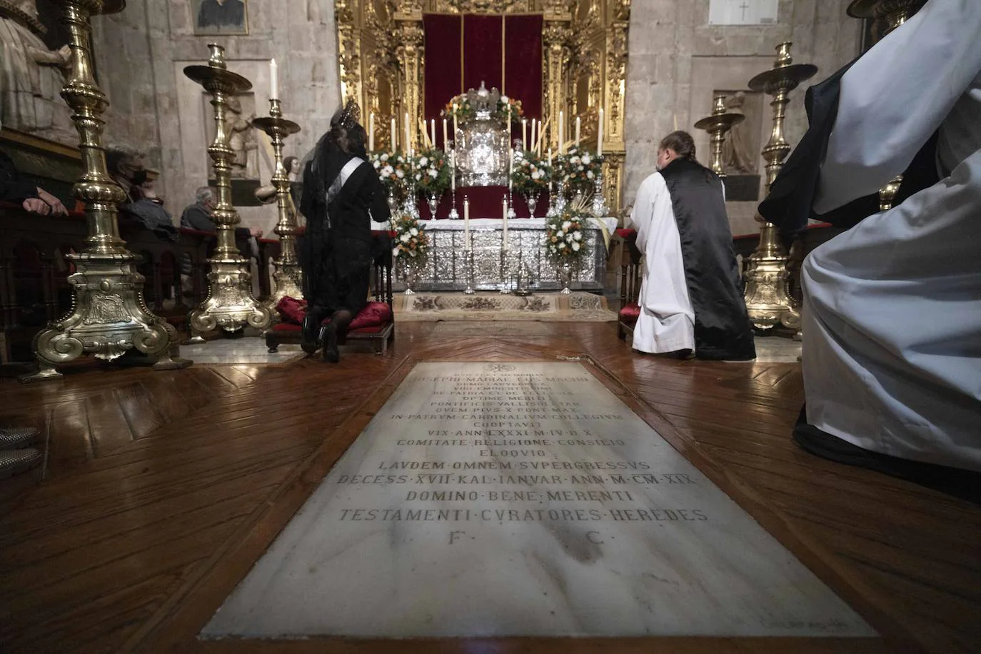 Fotos: Estación Eucarística en la Catedral de la Cofradía de Nuestro Padre  Jesús Resucitado, María Santísima de la Alegría y las Lágrimas de San Pedro  | El Norte de Castilla