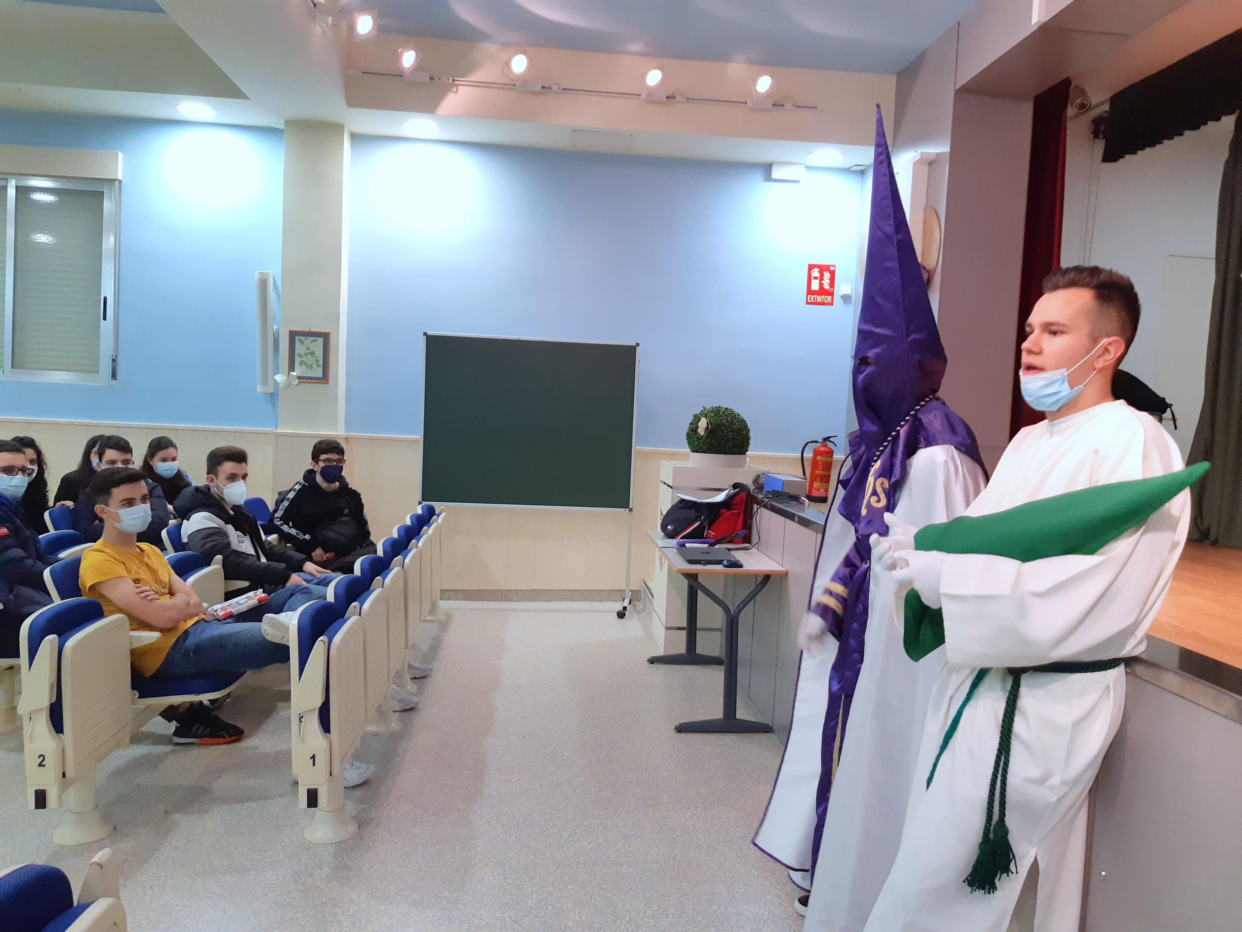 Los Nazarenos de Baltanás comparten su experiencia cofrade en el Colegio Jesús Nazareno de Getafe