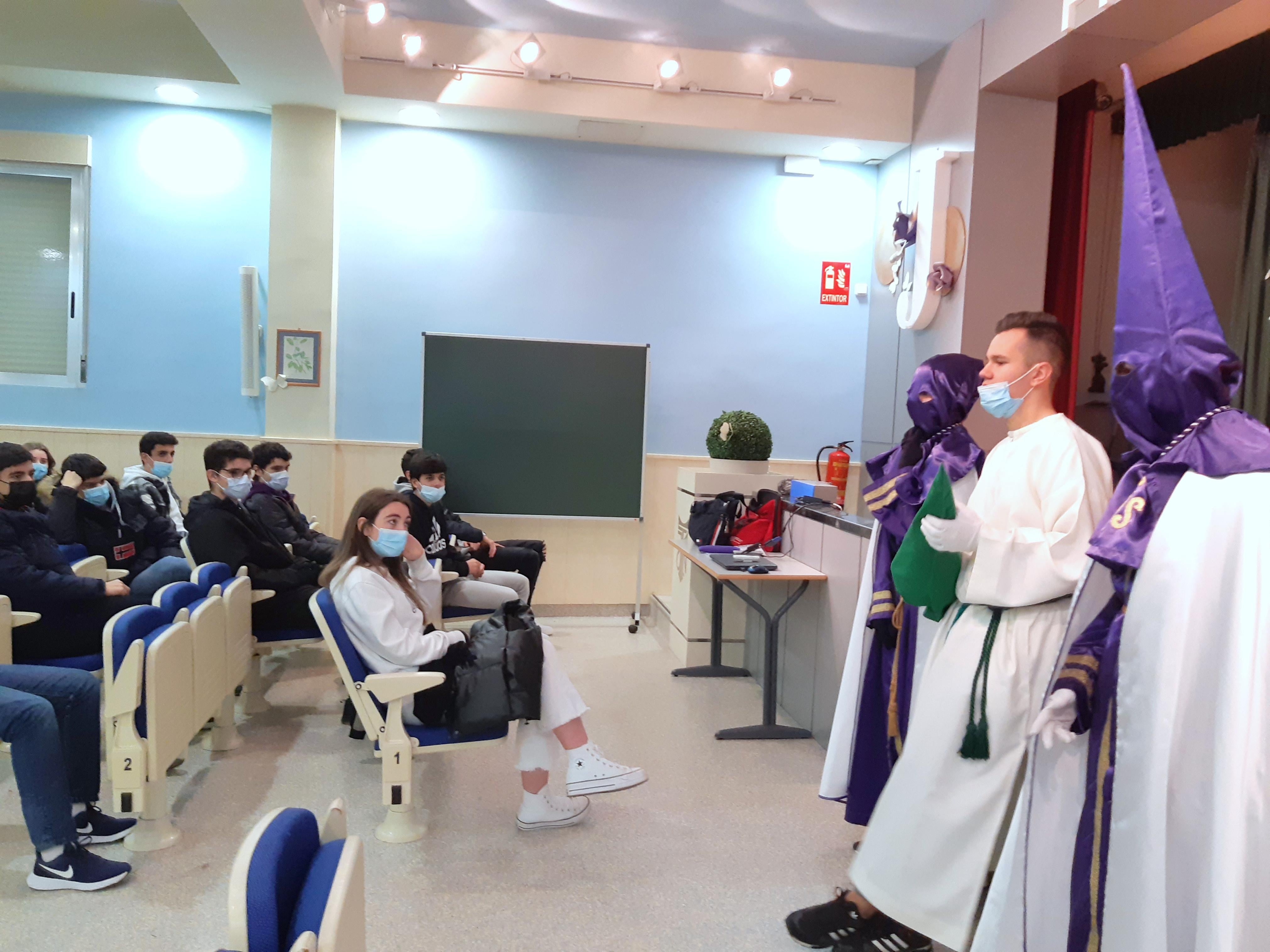 Los Nazarenos de Baltanás comparten su experiencia cofrade en el Colegio Jesús Nazareno de Getafe