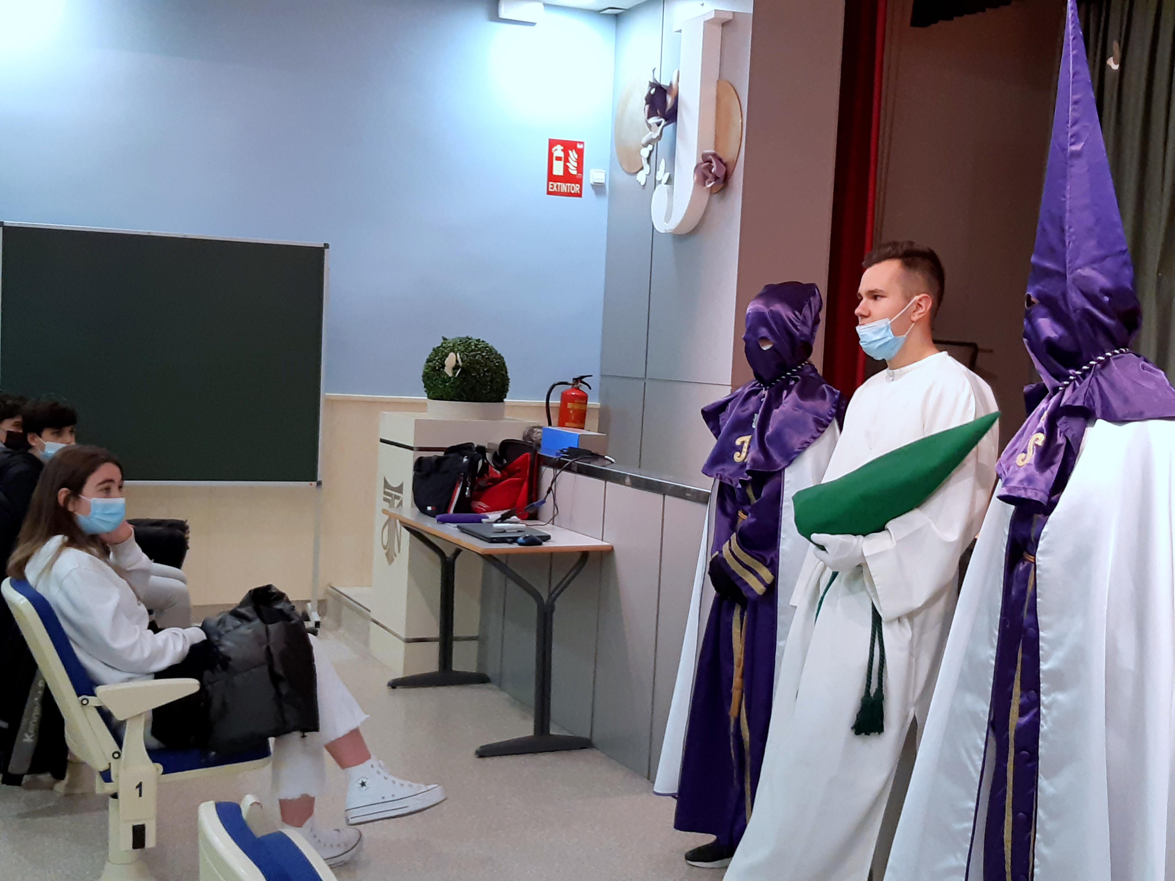 Los Nazarenos de Baltanás comparten su experiencia cofrade en el Colegio Jesús Nazareno de Getafe