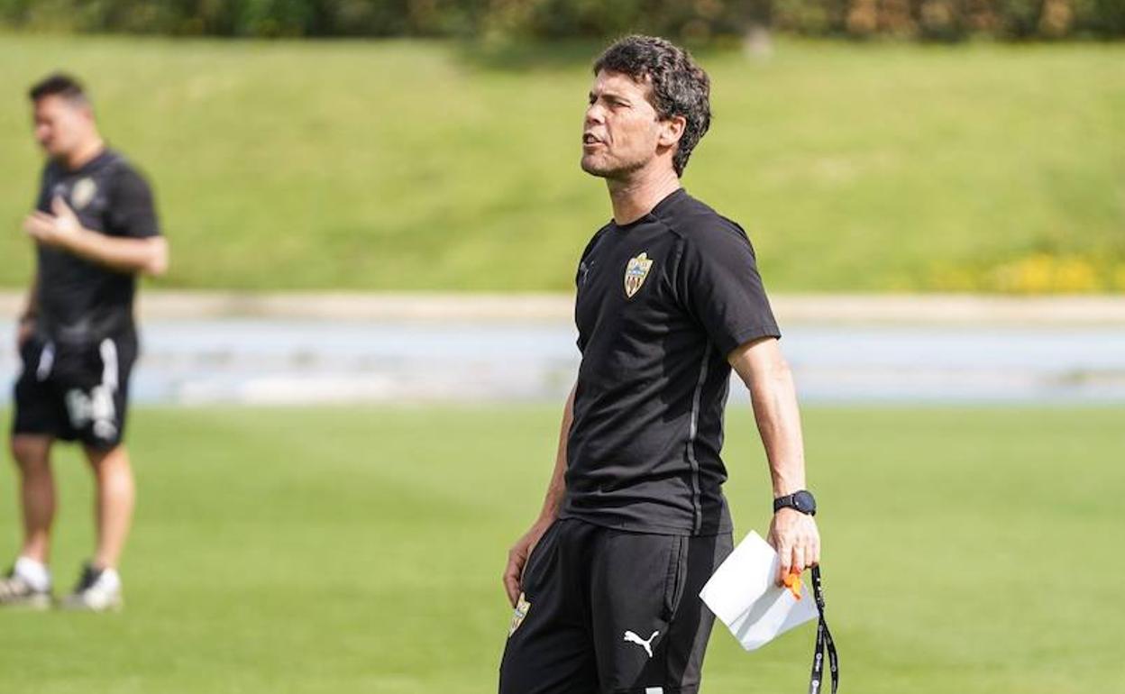 Rubi, durante un entrenamiento del Almería. 