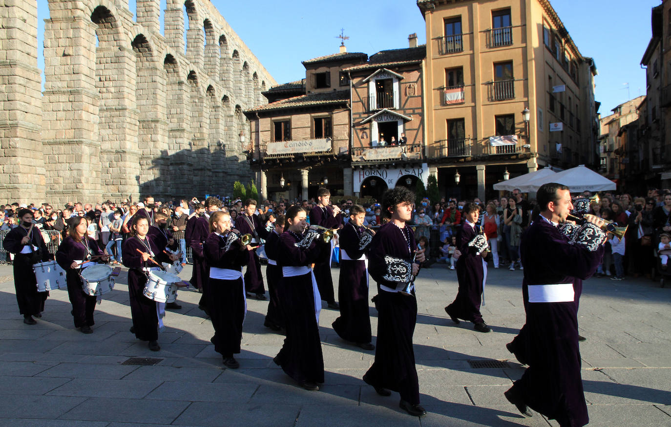 Un momento del desfile de bandas de cornetas y tambores. 