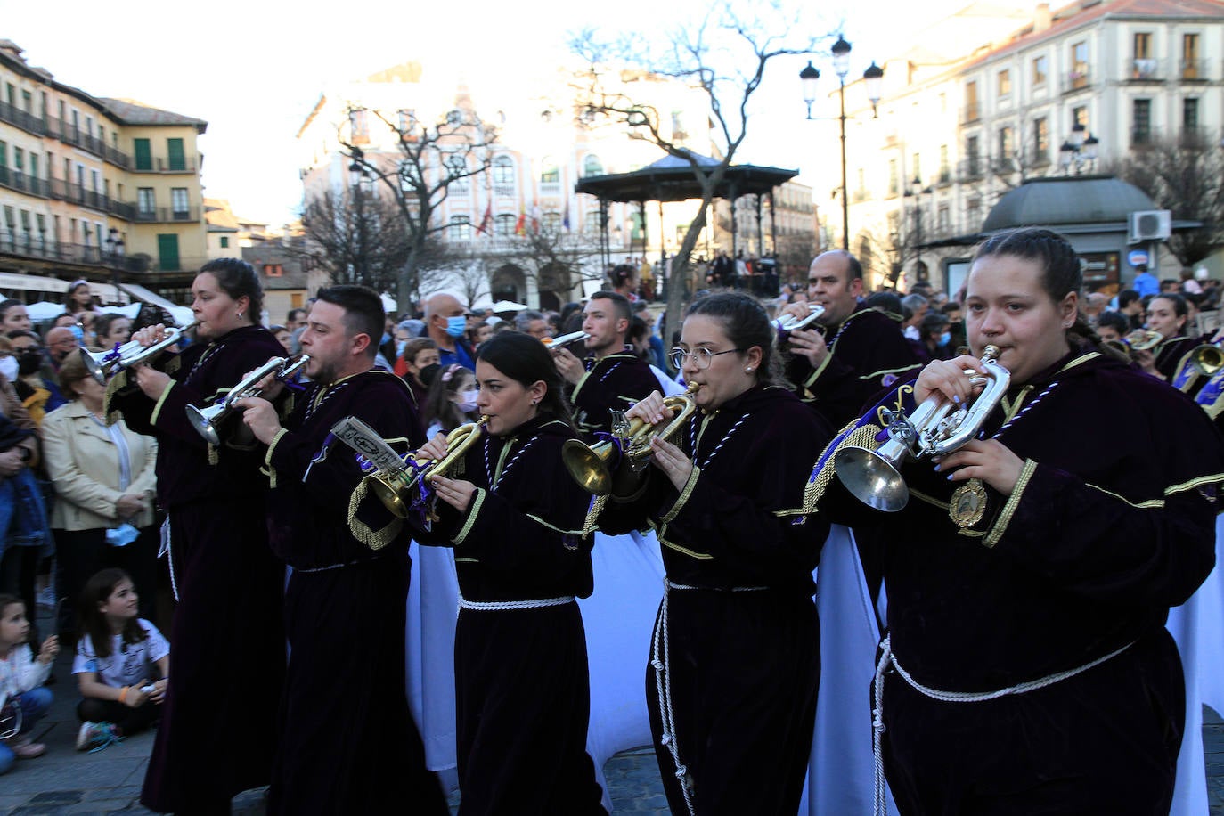 Un momento del desfile de bandas de cornetas y tambores. 