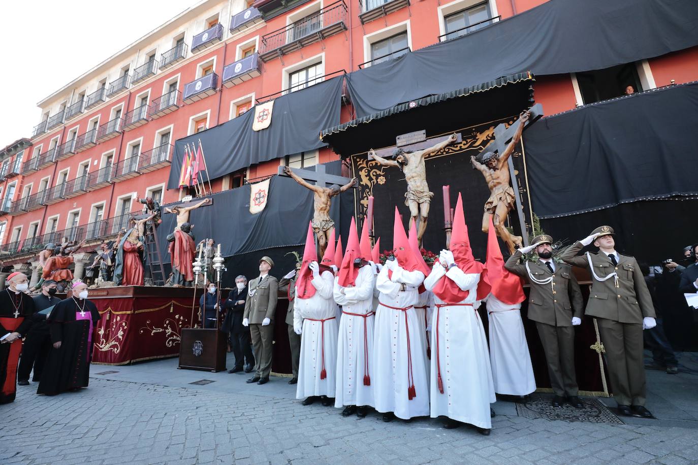 Fotos: Sermón de las Siete Palabras en Valladolid durante la jornada de Viernes Santo (1/2)