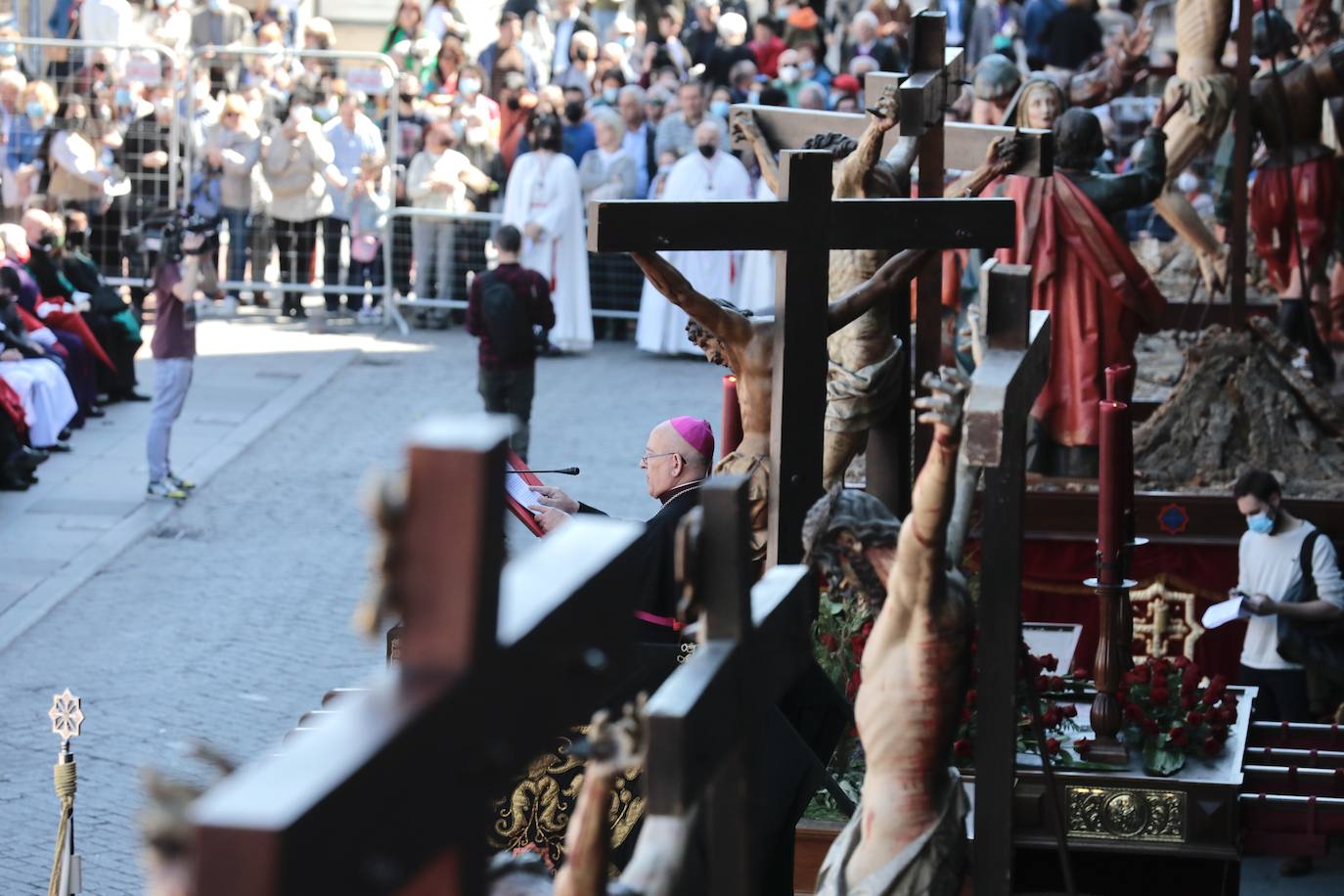 Fotos: Sermón de las Siete Palabras en Valladolid durante la jornada de Viernes Santo (2/2)