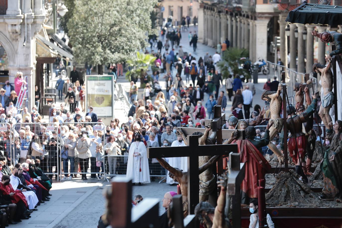 Fotos: Sermón de las Siete Palabras en Valladolid durante la jornada de Viernes Santo (2/2)