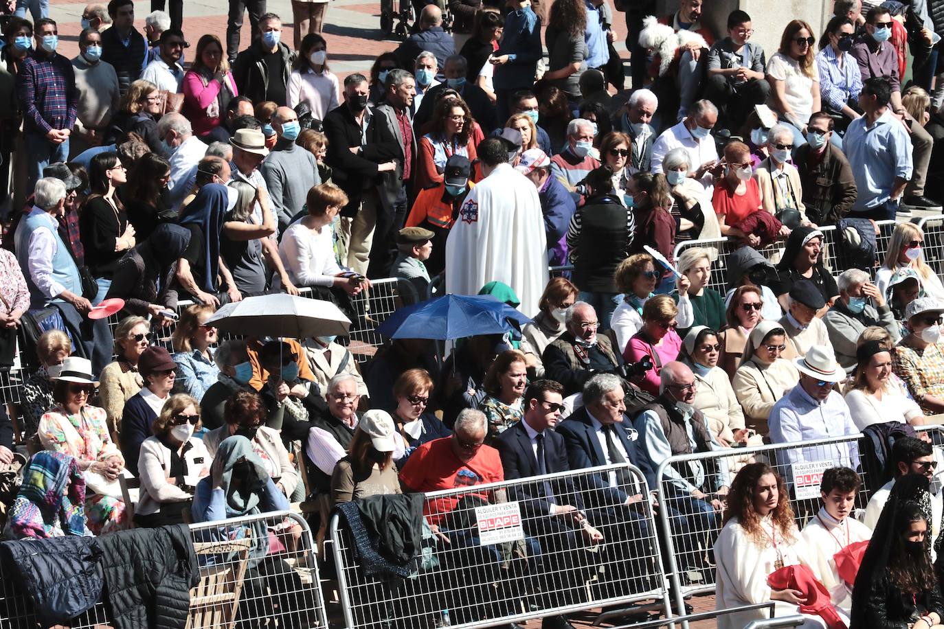 Fotos: Sermón de las Siete Palabras en Valladolid durante la jornada de Viernes Santo (2/2)