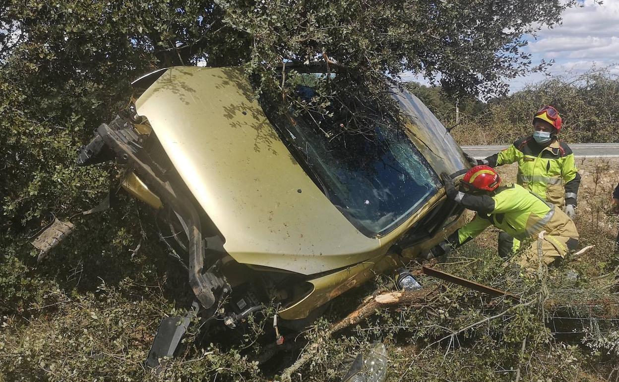 Herida una mujer tras salirse su vehículo de la carretera de Saelices el Chico en Salamanca