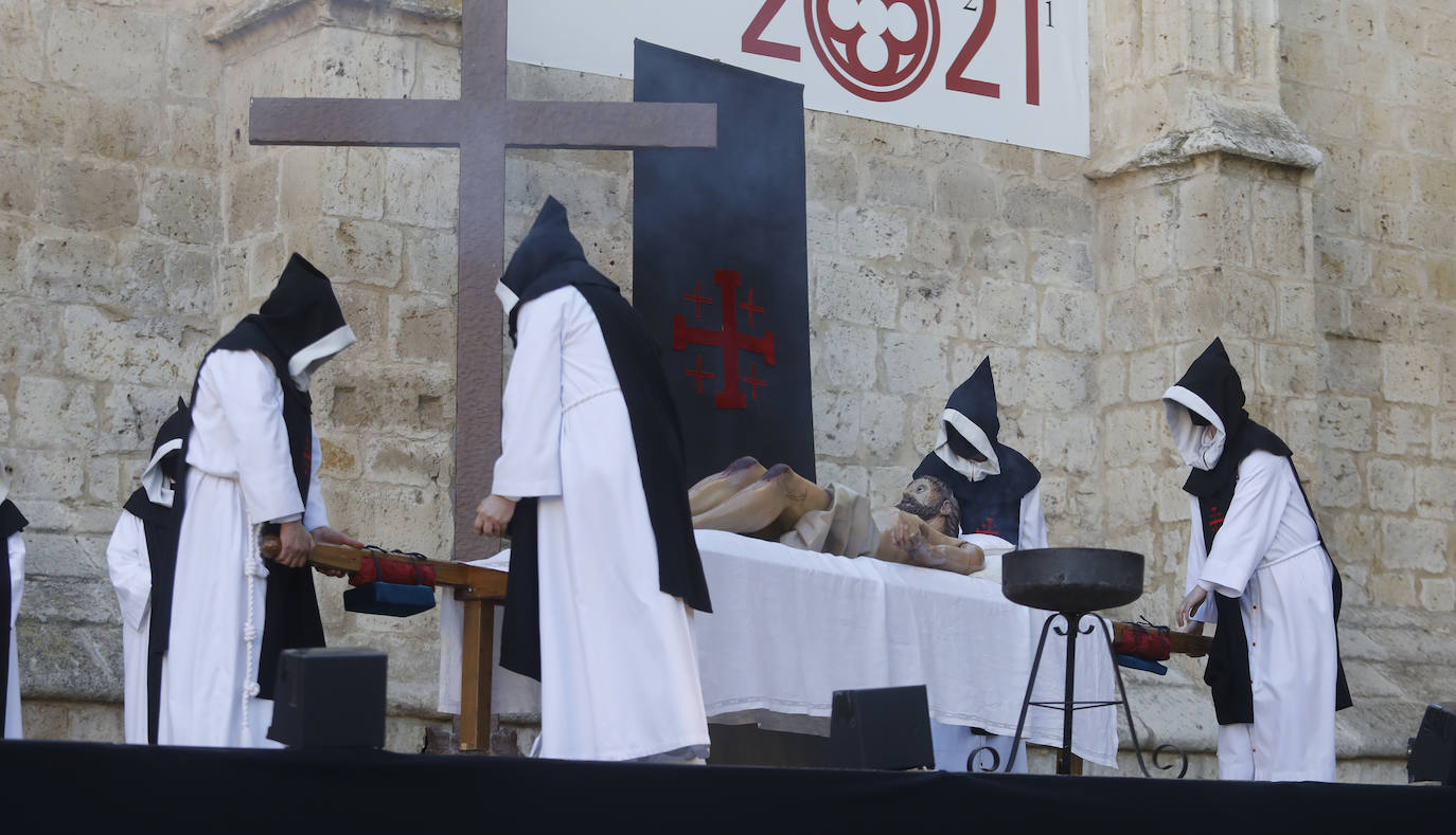 Función del Descendimiento junto a la Catedral. 