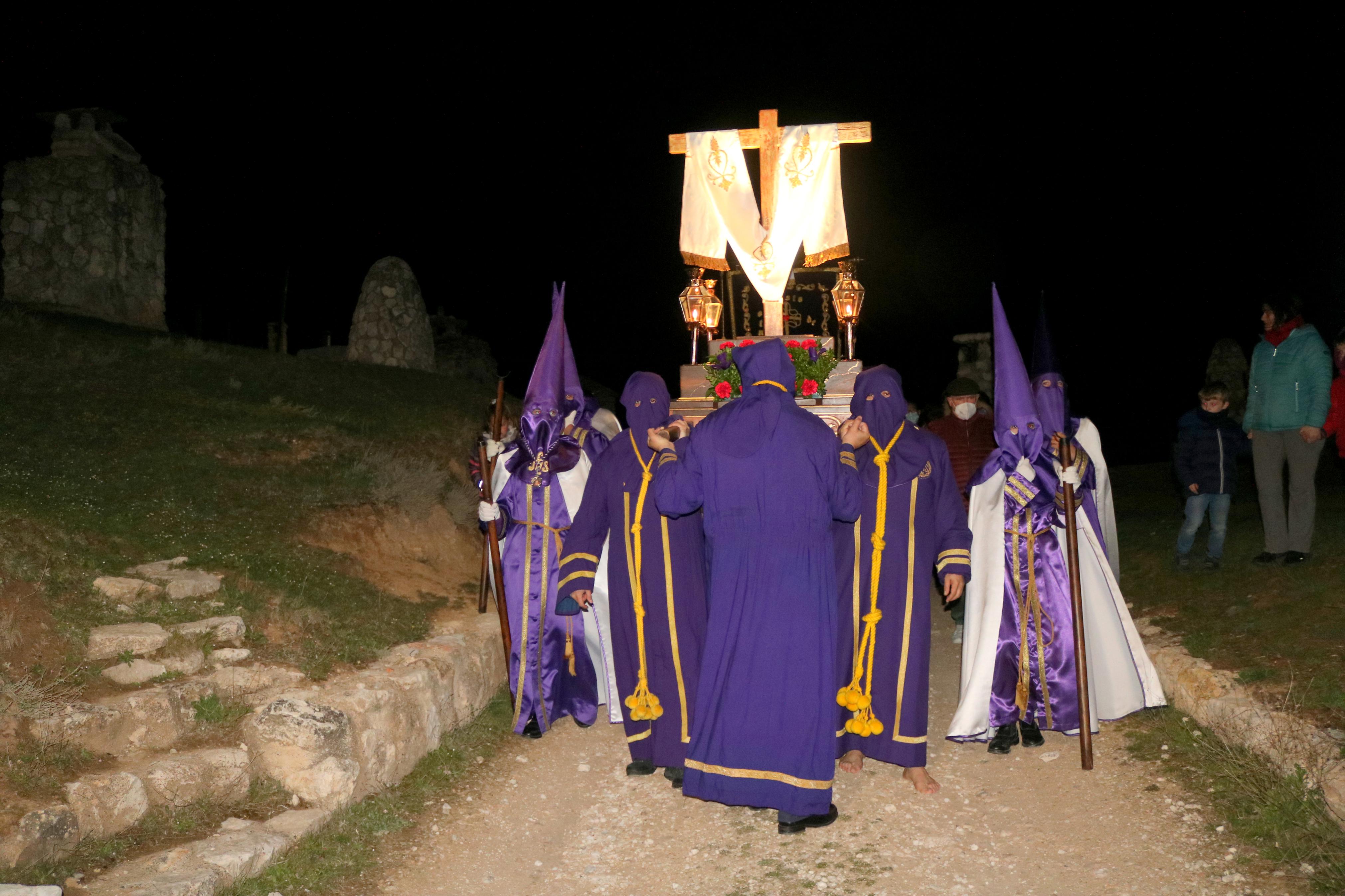 Los Nazarenos de Baltanás organizaron el XXII Vía Crucis del Silencio en el que también participaron los Hermanos de Palencia
