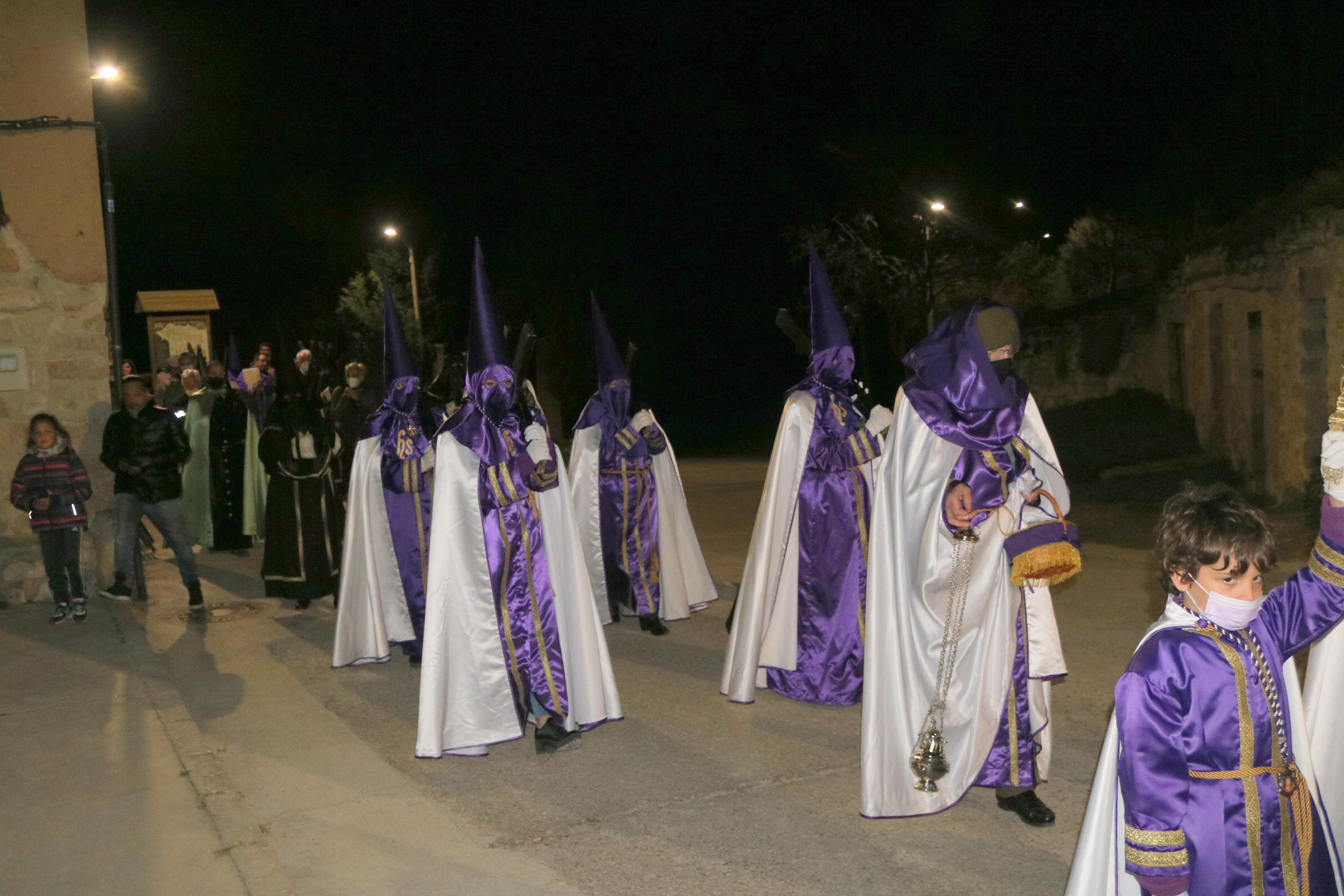 Los Nazarenos de Baltanás organizaron el XXII Vía Crucis del Silencio en el que también participaron los Hermanos de Palencia