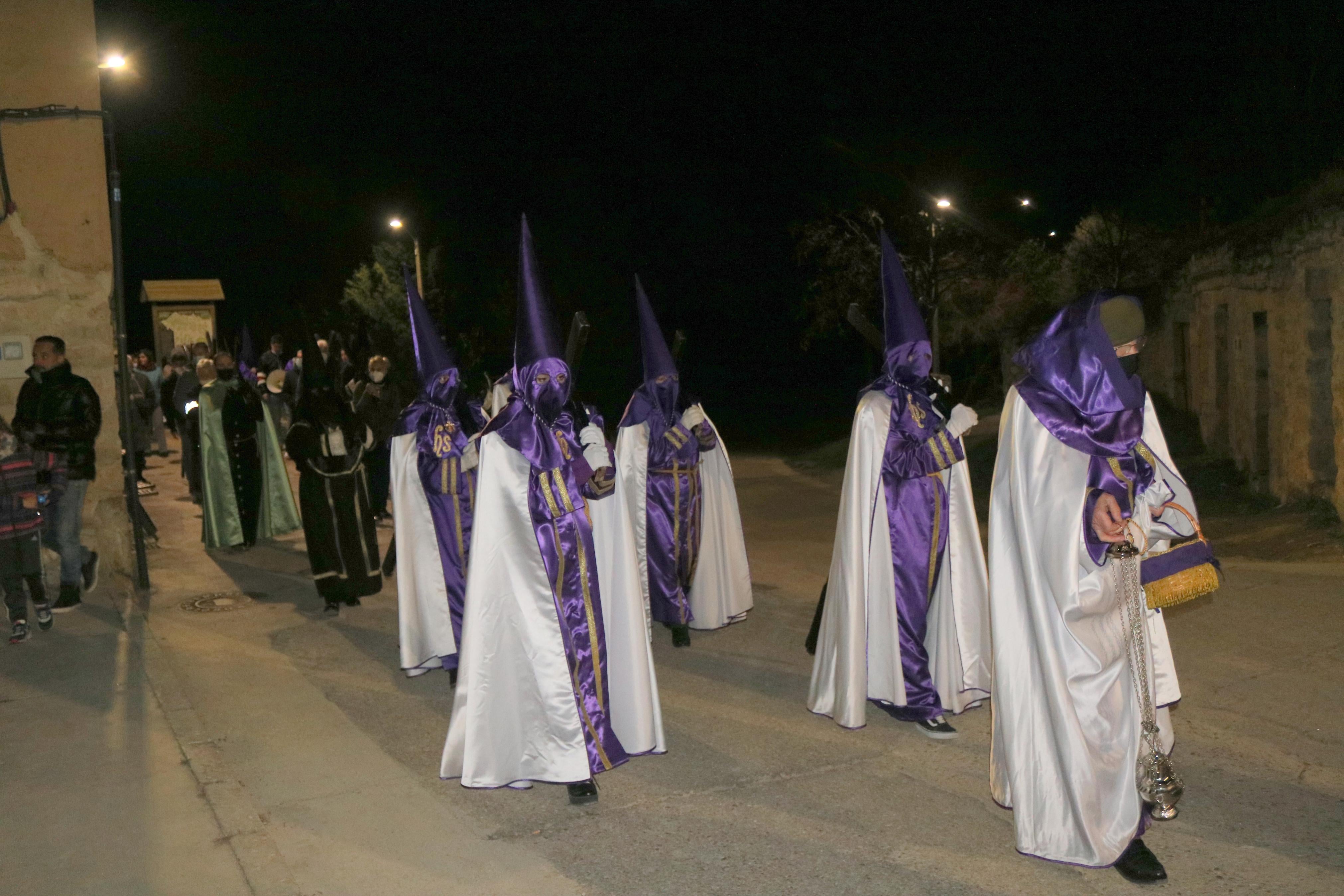 Los Nazarenos de Baltanás organizaron el XXII Vía Crucis del Silencio en el que también participaron los Hermanos de Palencia